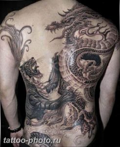 фото тату тигр и дракон 07.12.2018 №084 - tattoo tiger and dragon - tattoo-photo.ru